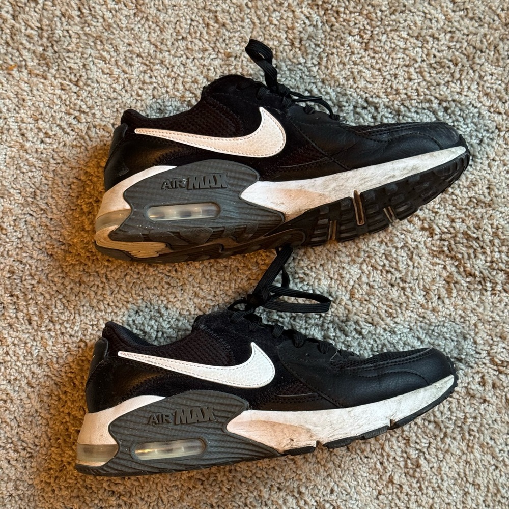 Nike Women’s Nike Max Black/White Athletic Sneakers